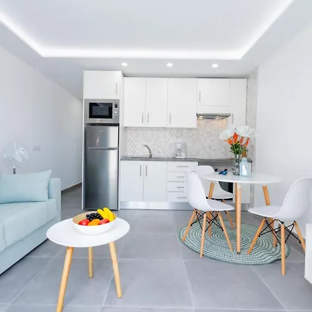 487 B Island Village Адехе