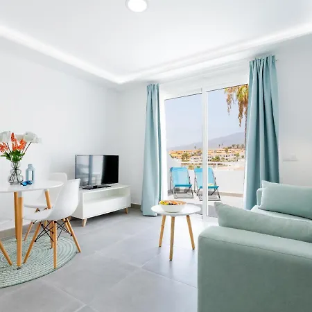 487 B Island Village شقة *